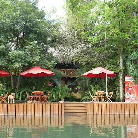 Hotel Kangaroo Y Restaurante Rio Dulce Exterior photo