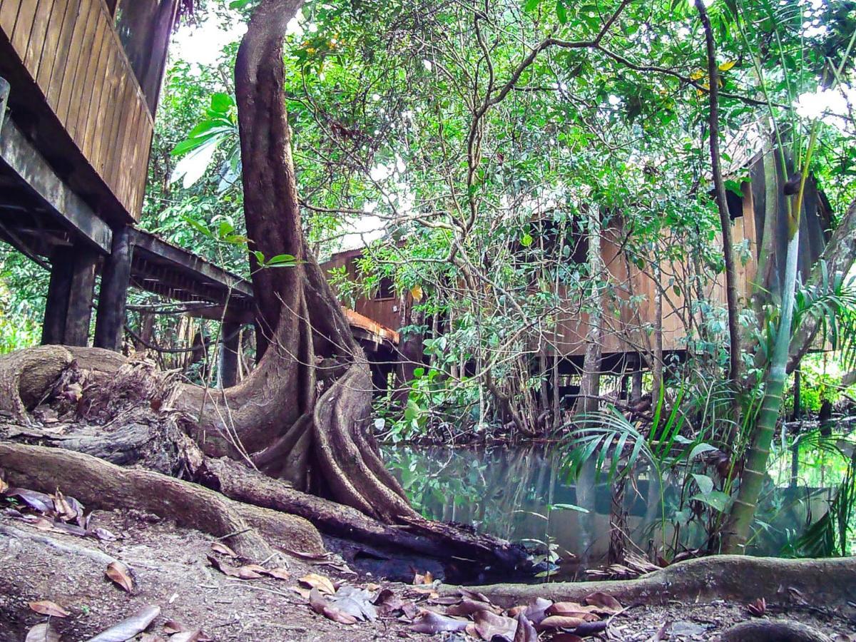Hotel Kangaroo Y Restaurante Rio Dulce Exterior photo