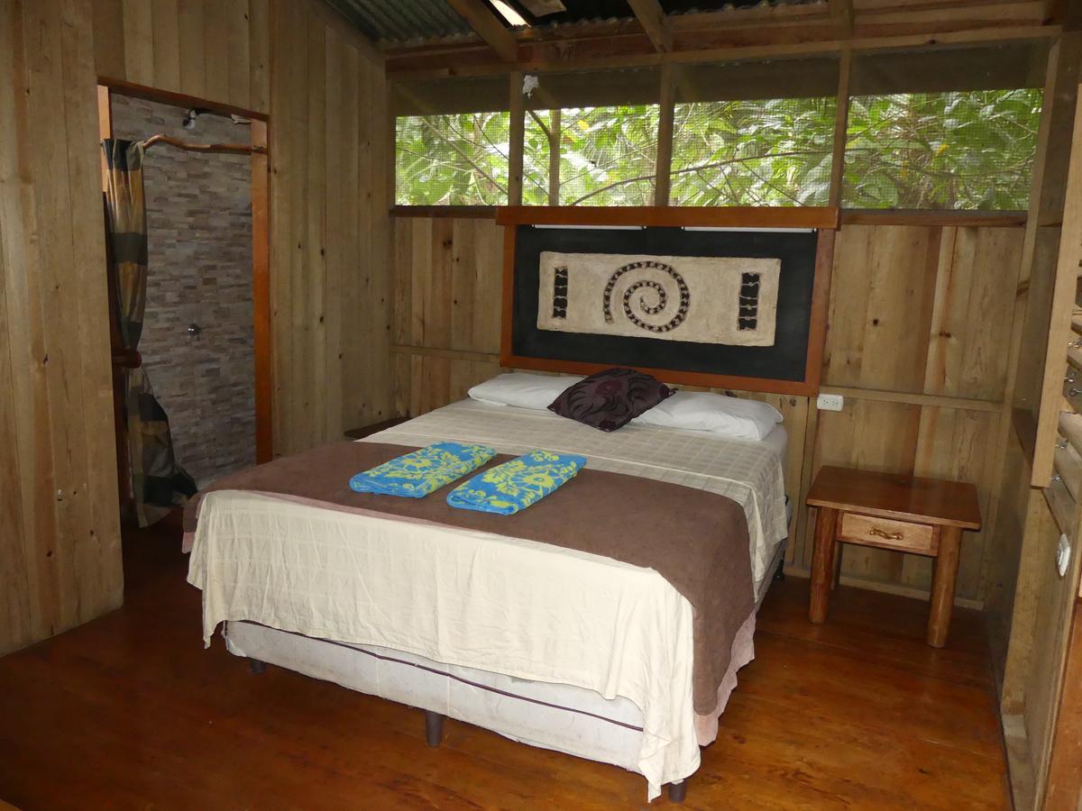 Hotel Kangaroo Y Restaurante Rio Dulce Exterior photo