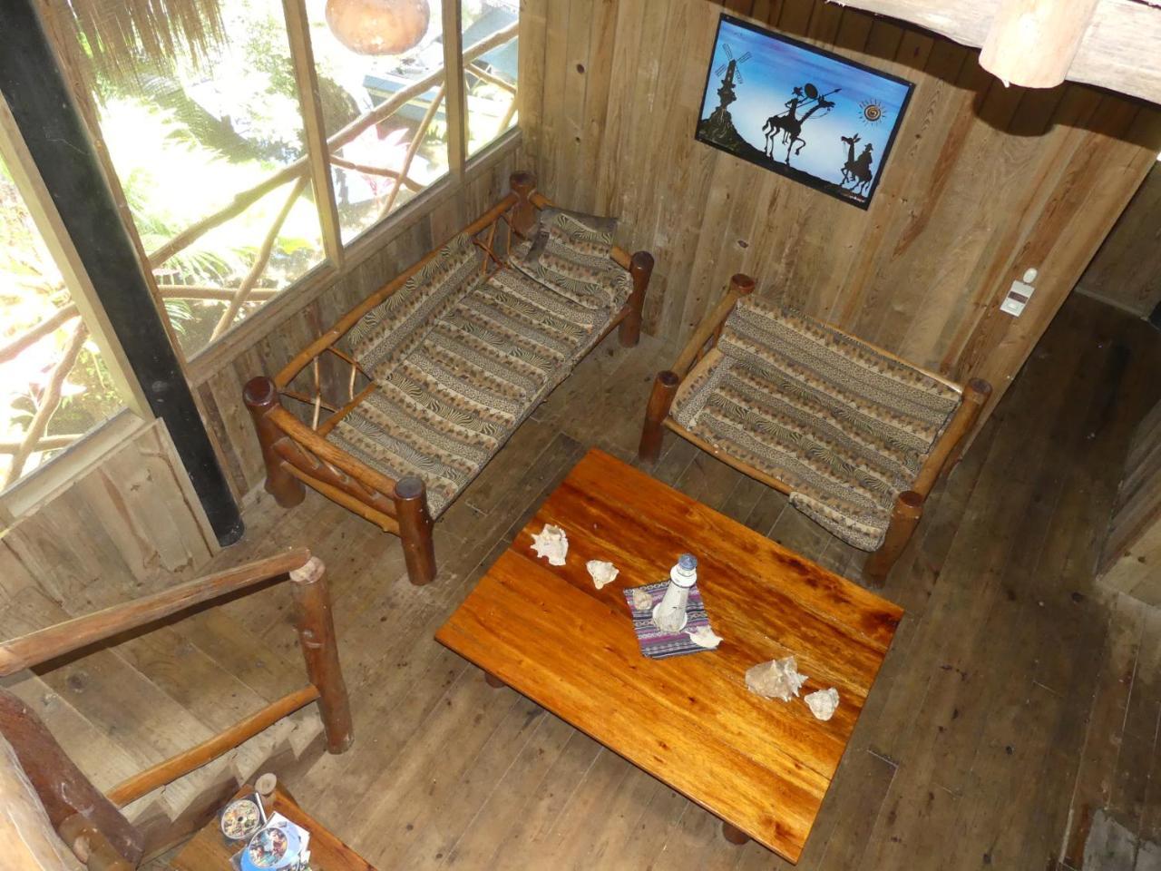 Hotel Kangaroo Y Restaurante Rio Dulce Exterior photo