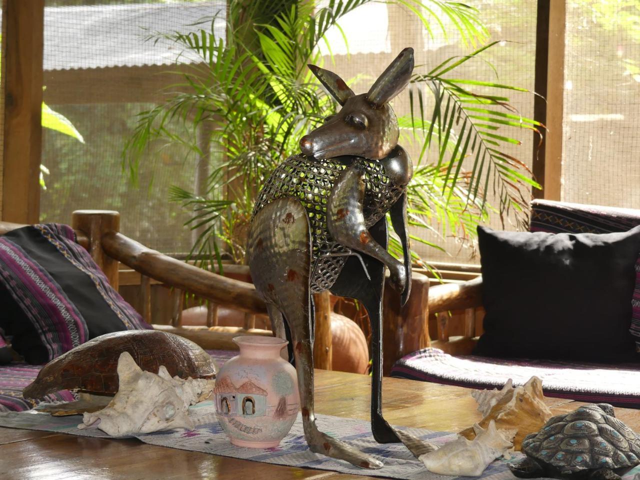 Hotel Kangaroo Y Restaurante Rio Dulce Exterior photo
