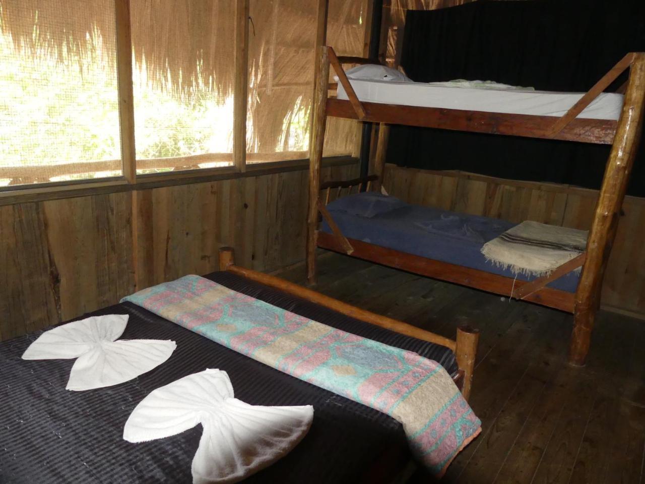 Hotel Kangaroo Y Restaurante Rio Dulce Exterior photo