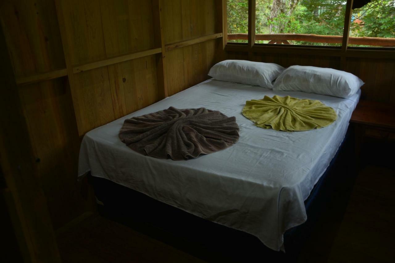 Hotel Kangaroo Y Restaurante Rio Dulce Exterior photo