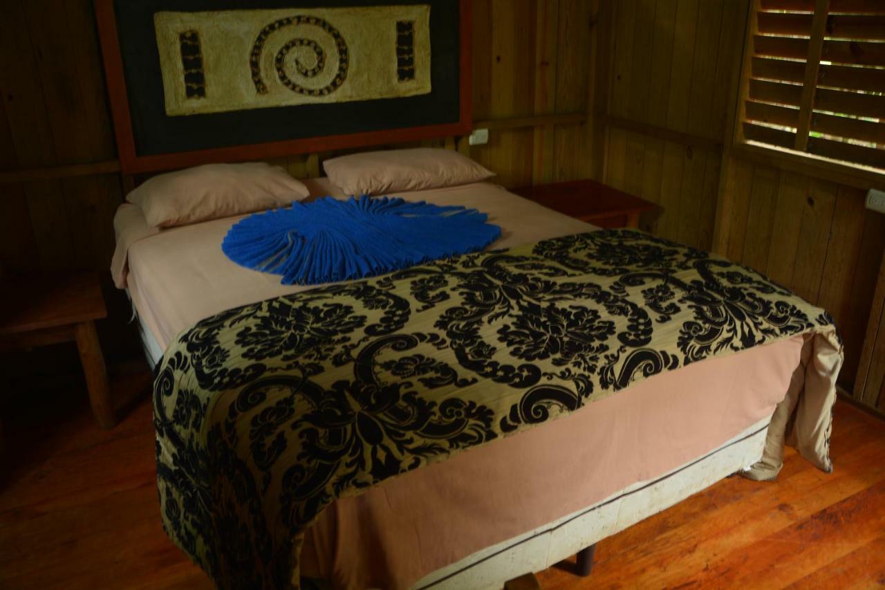 Hotel Kangaroo Y Restaurante Rio Dulce Exterior photo