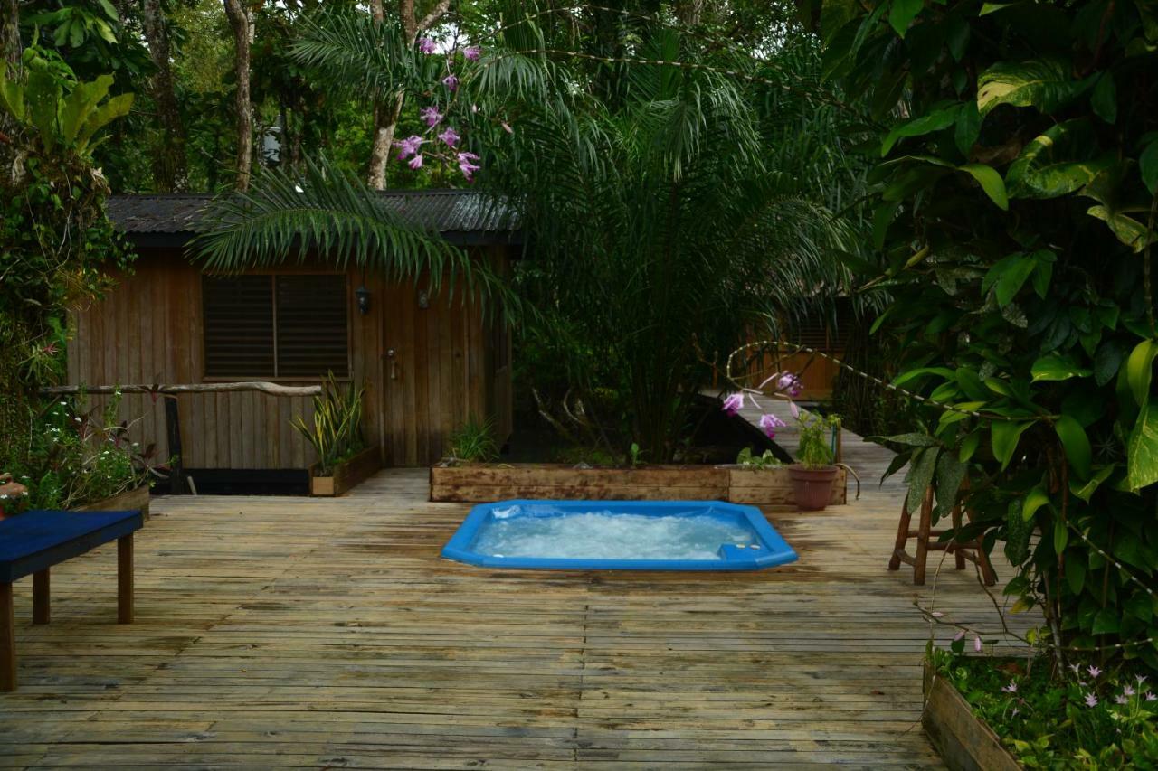 Hotel Kangaroo Y Restaurante Rio Dulce Exterior photo