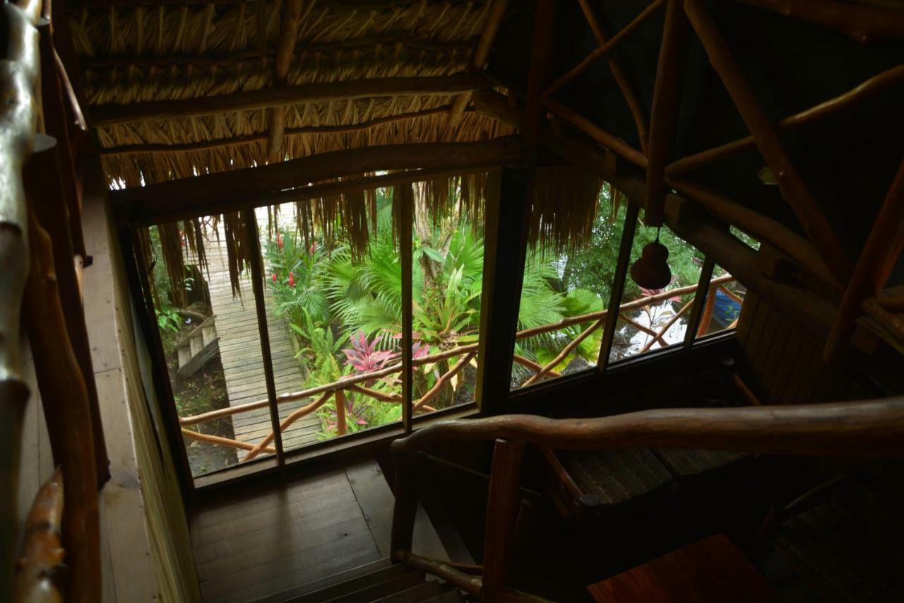 Hotel Kangaroo Y Restaurante Rio Dulce Exterior photo