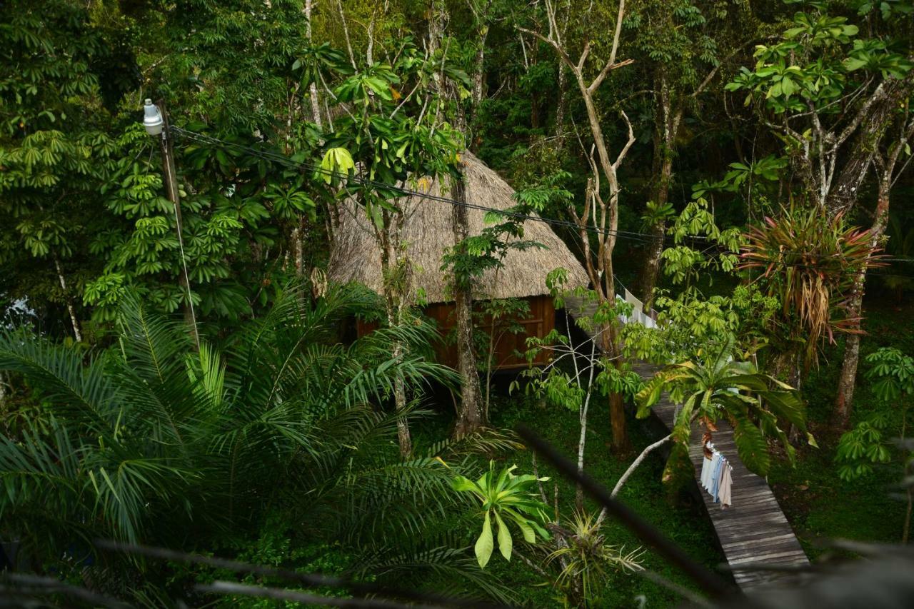 Hotel Kangaroo Y Restaurante Rio Dulce Exterior photo