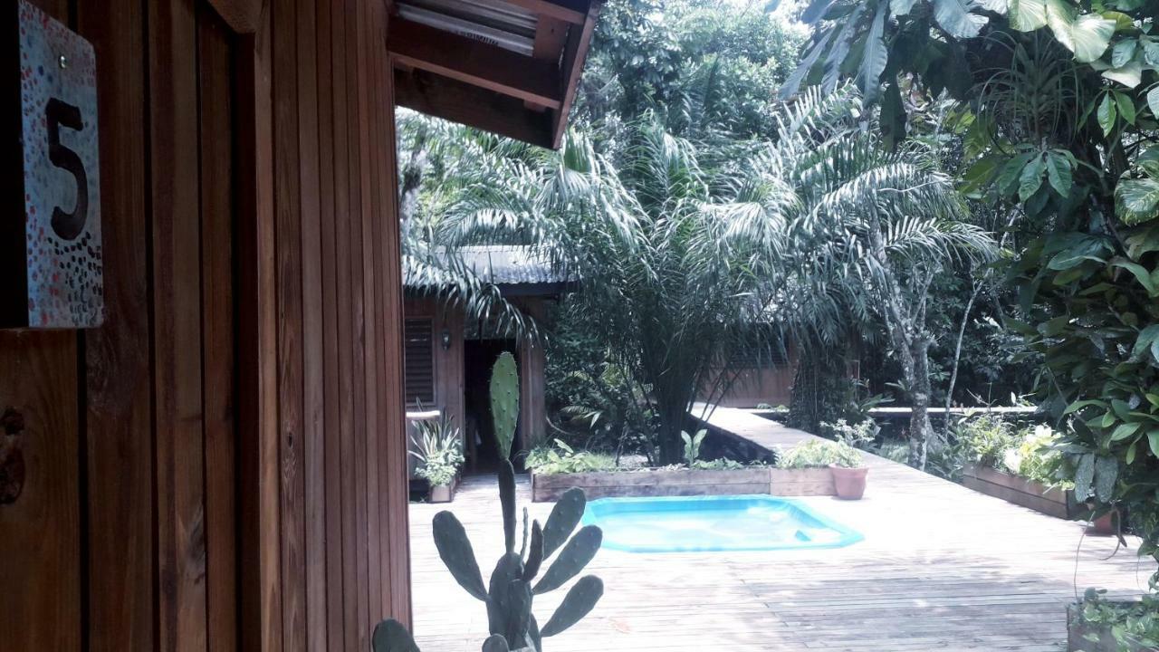 Hotel Kangaroo Y Restaurante Rio Dulce Exterior photo