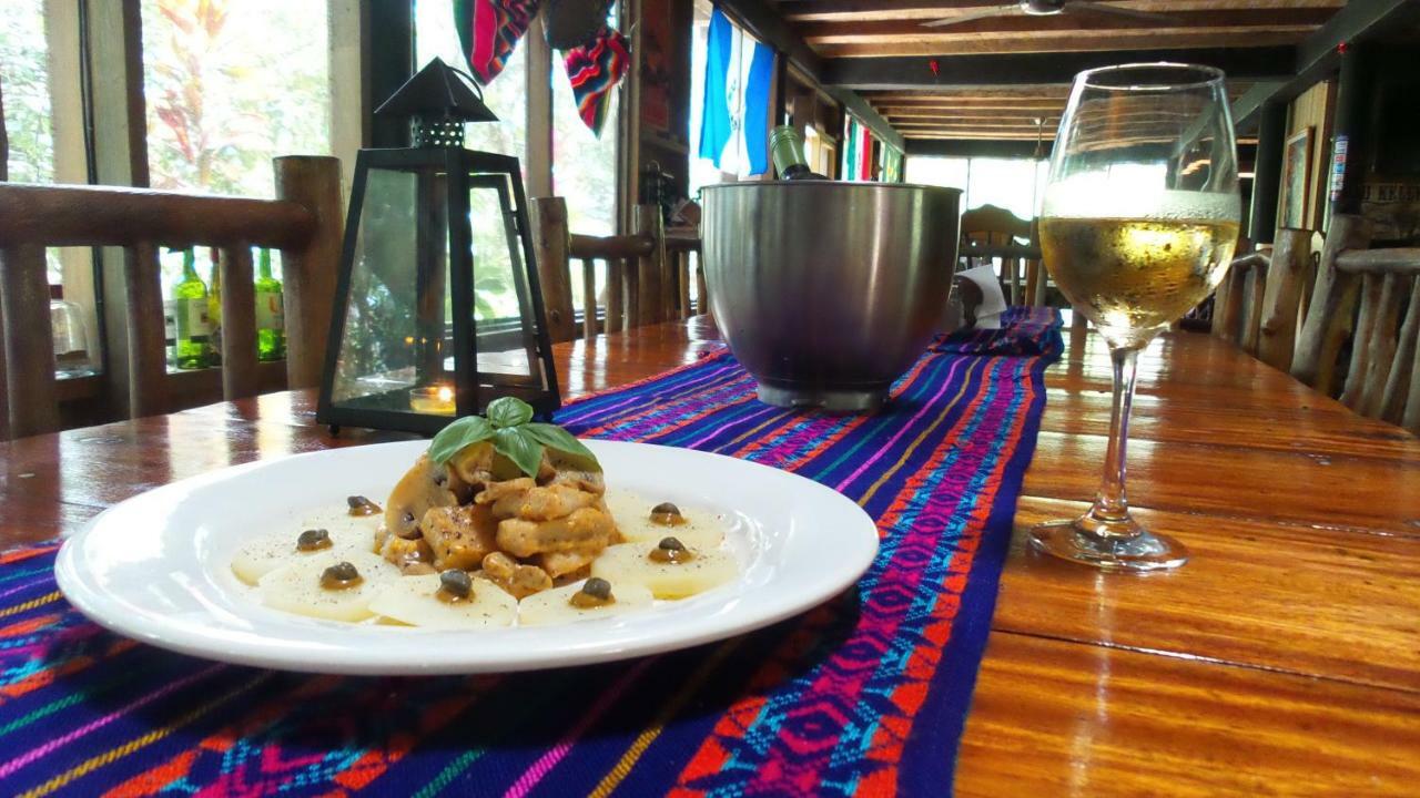 Hotel Kangaroo Y Restaurante Rio Dulce Exterior photo